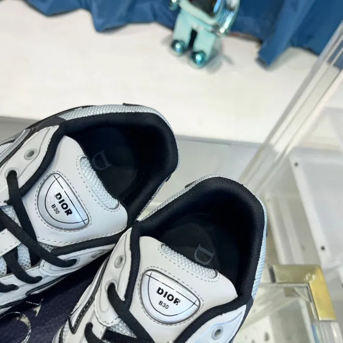 D - SNEAKERS