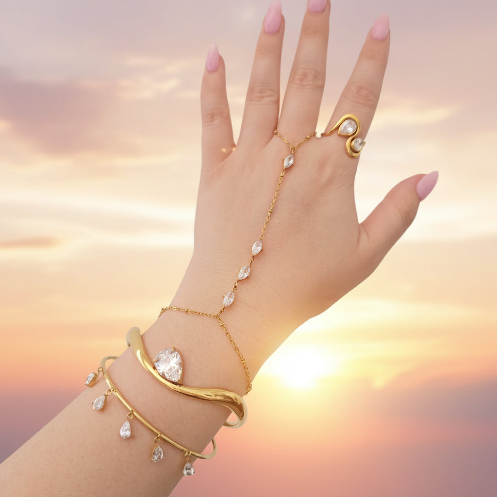 Marquise Moment Handchain