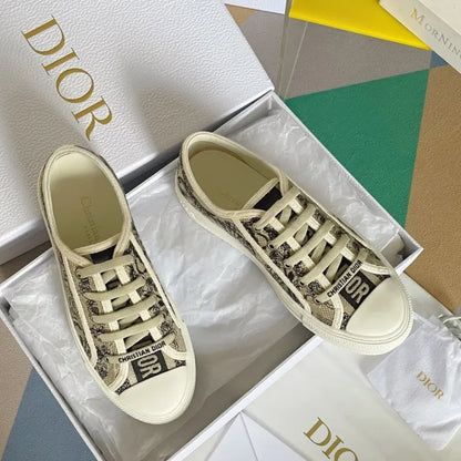 D - SNEAKERS