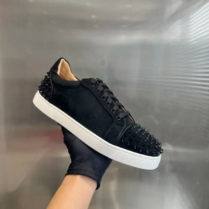 C - SNEAKERS