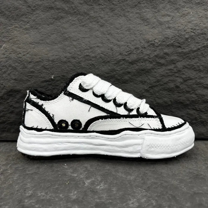 A - SNEAKERS
