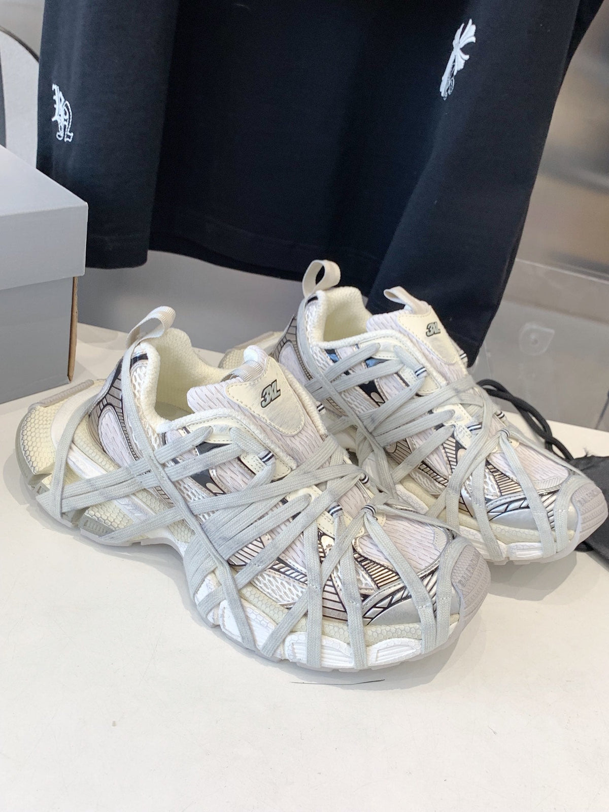 B-Sneakers