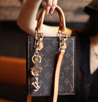 1V key chain-713