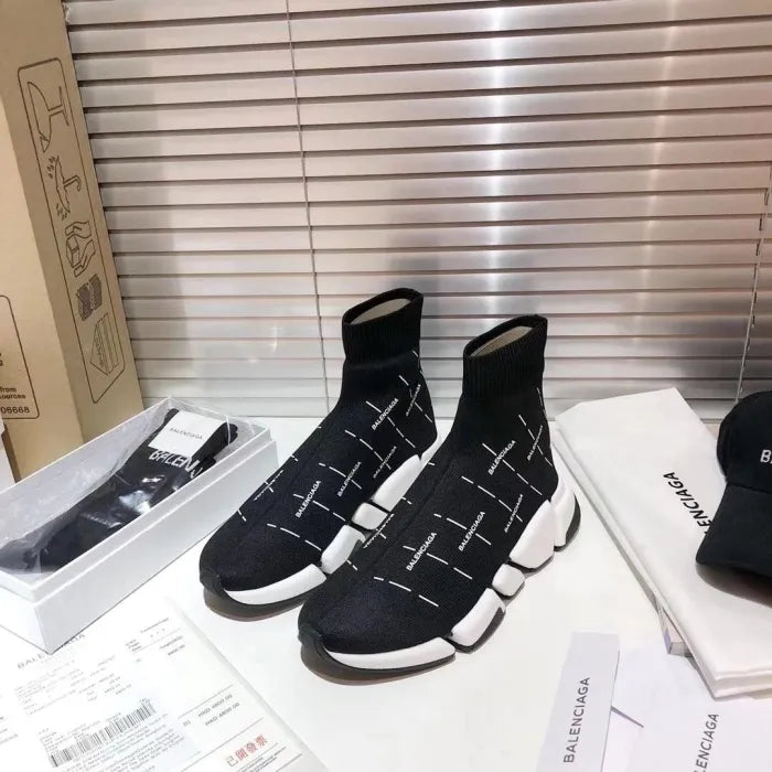 B - SNEAKERS