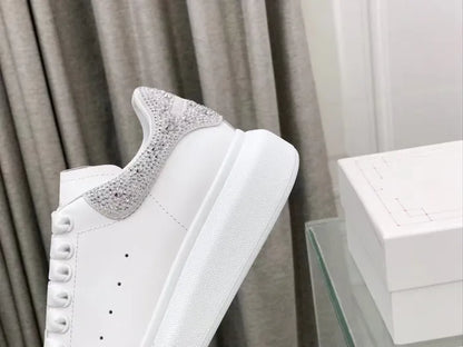 A - SNEAKERS