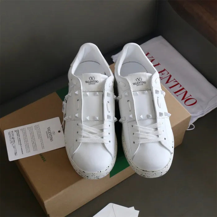 V - SNEAKERS