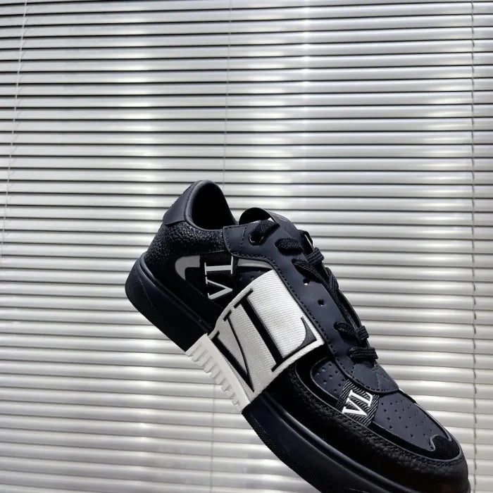 V - SNEAKERS