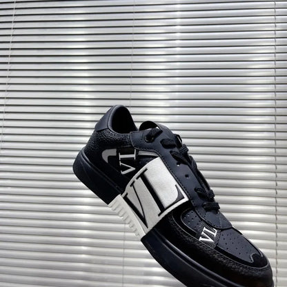V - SNEAKERS