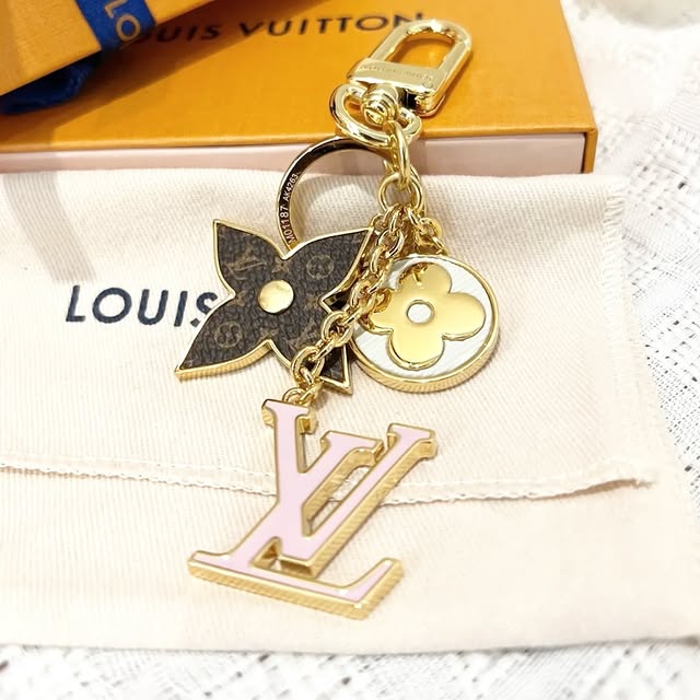 1V key chain-713