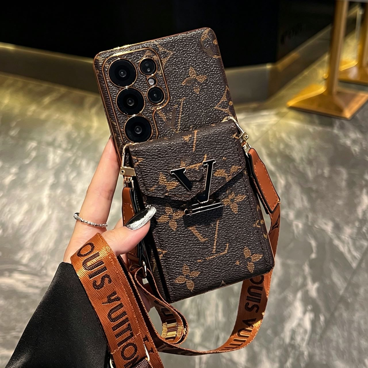 Premium oblique span fine hole leather case insert card is suitable for Samsung S26ultra trendy brand S25/S24S23plus protective case
