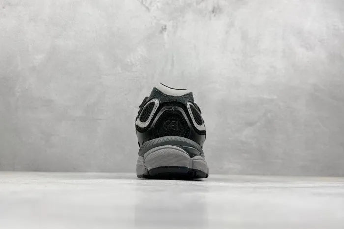A - SNEAKERS