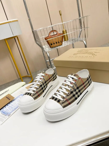B - SNEAKERS