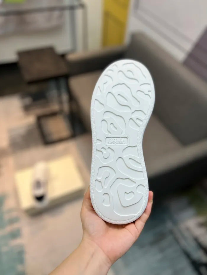 A - SNEAKERS