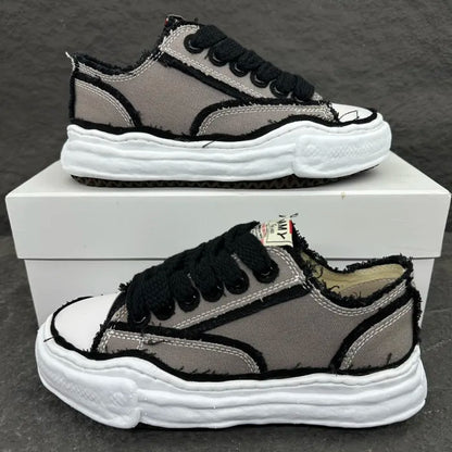 A - SNEAKERS