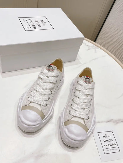 A - SNEAKERS