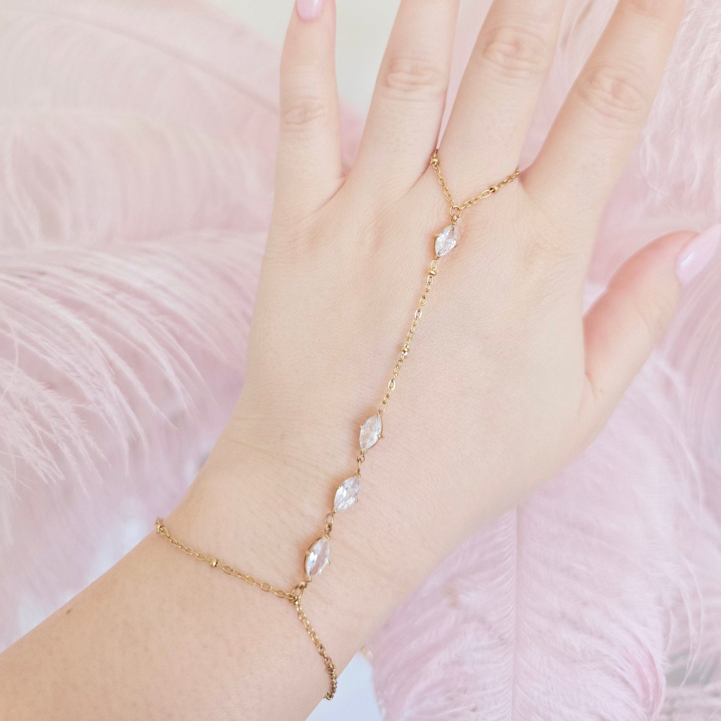 Marquise Moment Handchain