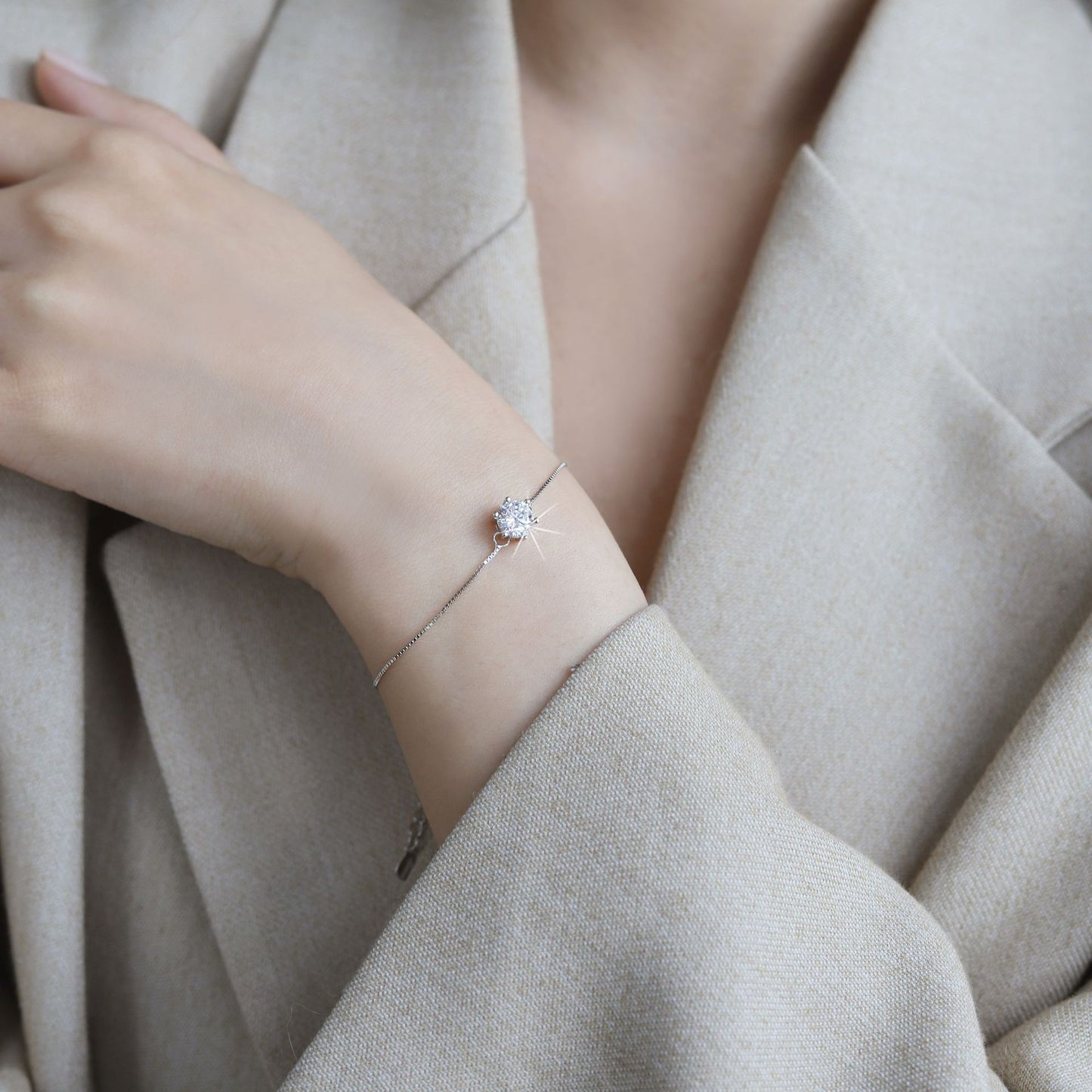 Six-claw moissanite bracelet