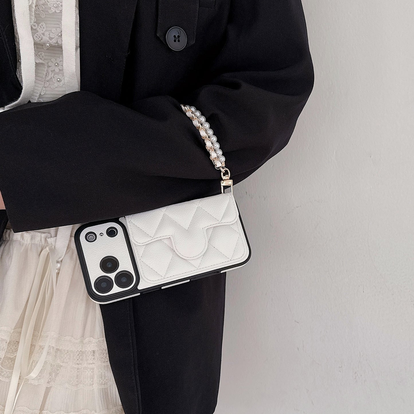 The Oblique Cross Card Holder Lanyard IPhone Case Exudes a High-End Feel, Featuring a Delicate Small Hole Design and Comprehensive Drop Protection.