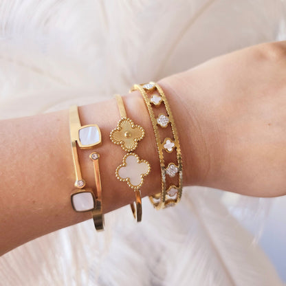 Clover Dot Bangle