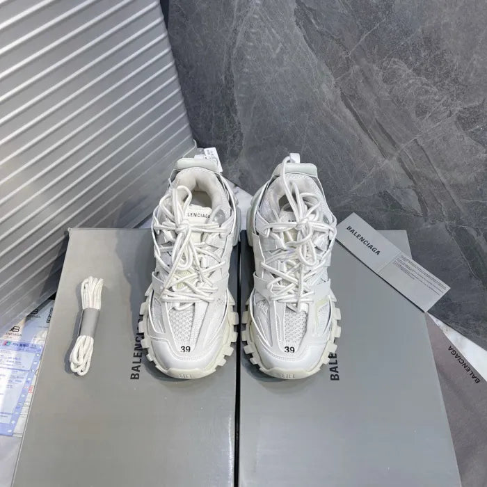 B - SNEAKERS