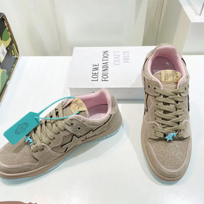 B - SNEAKERS