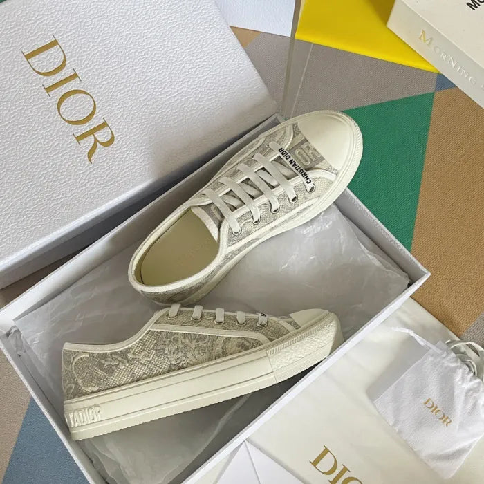 D - SNEAKERS
