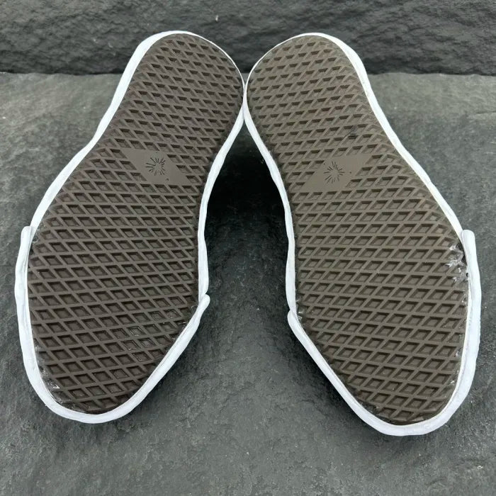 A - SNEAKERS