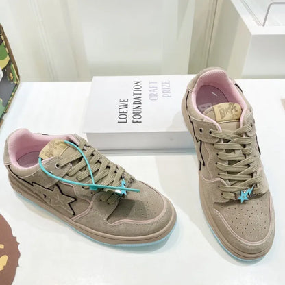 B - SNEAKERS