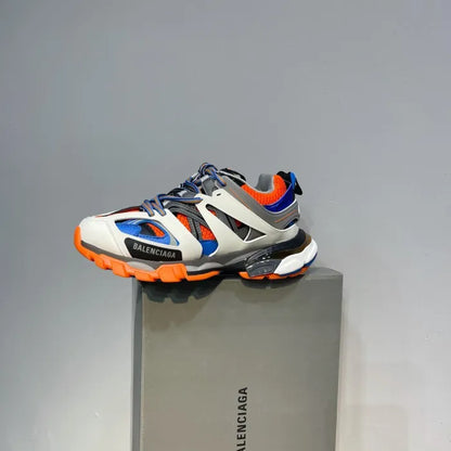 B - SNEAKERS