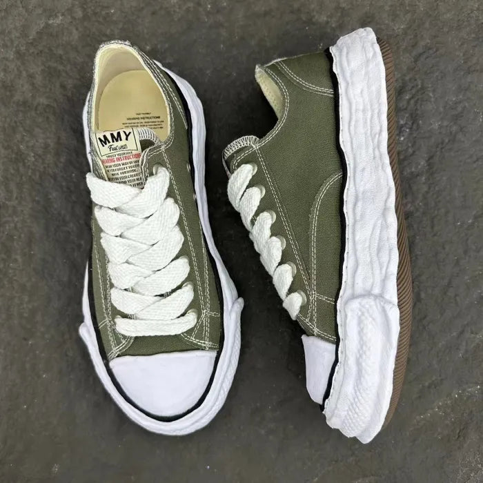 A - SNEAKERS