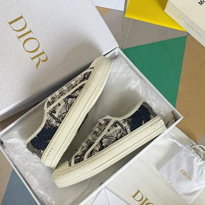 D - SNEAKERS