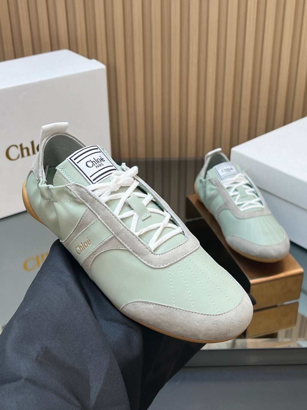 H-Sneakers