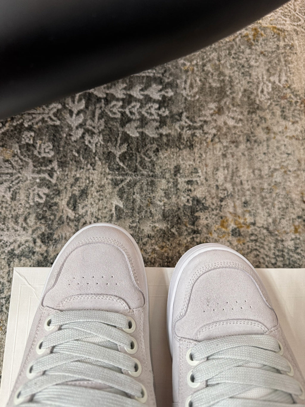 S-Sneakers