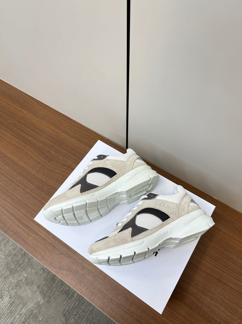 S-Sneakers