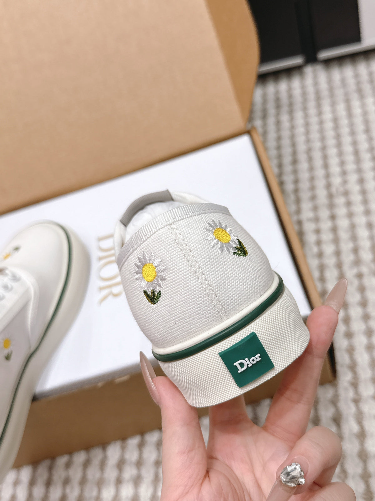 D-Sneakers