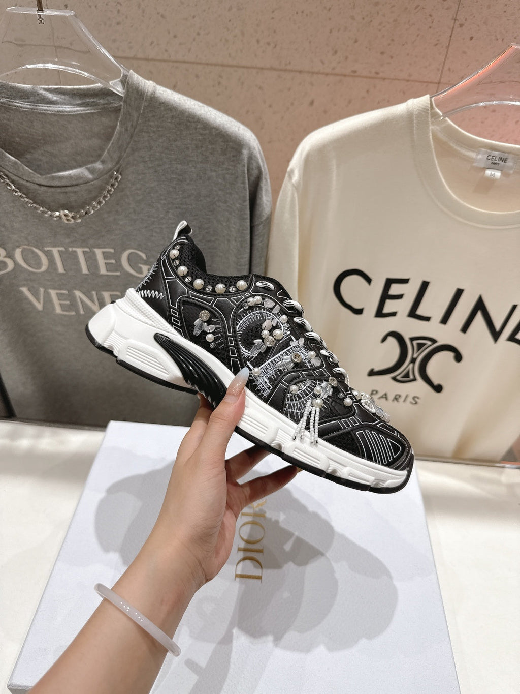 D-Sneakers