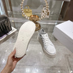 D-Sneakers