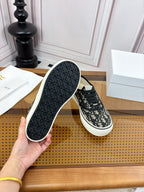 D-Sneakers