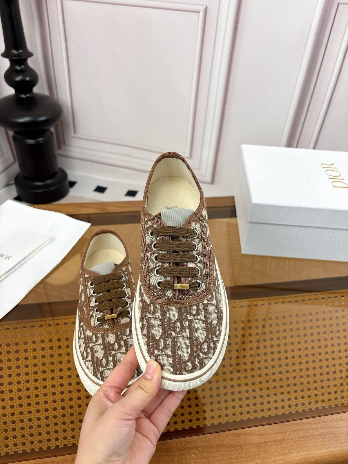 D-Sneakers
