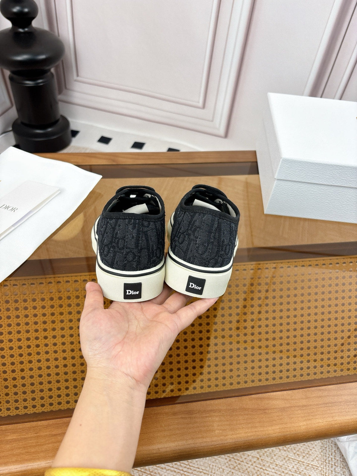 D-Sneakers