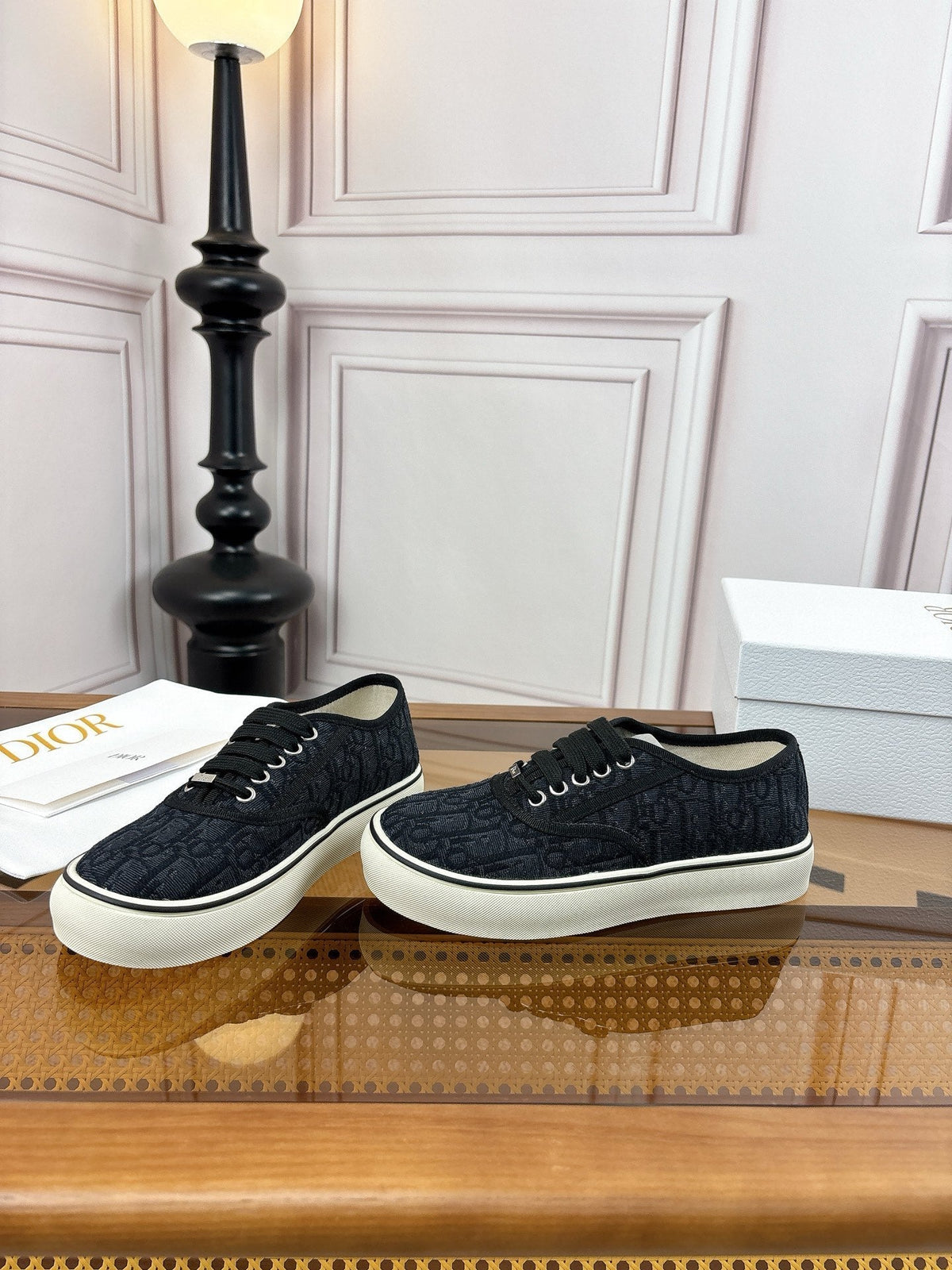 D-Sneakers