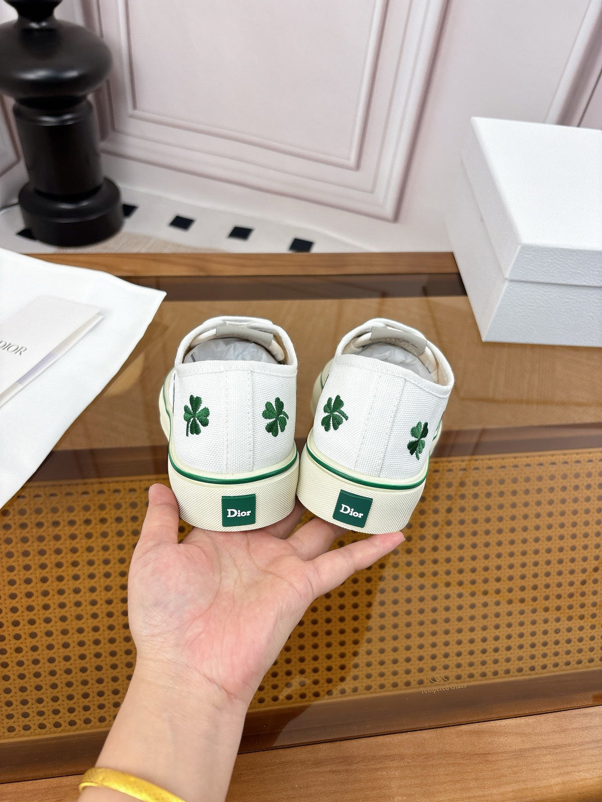 D-Sneakers