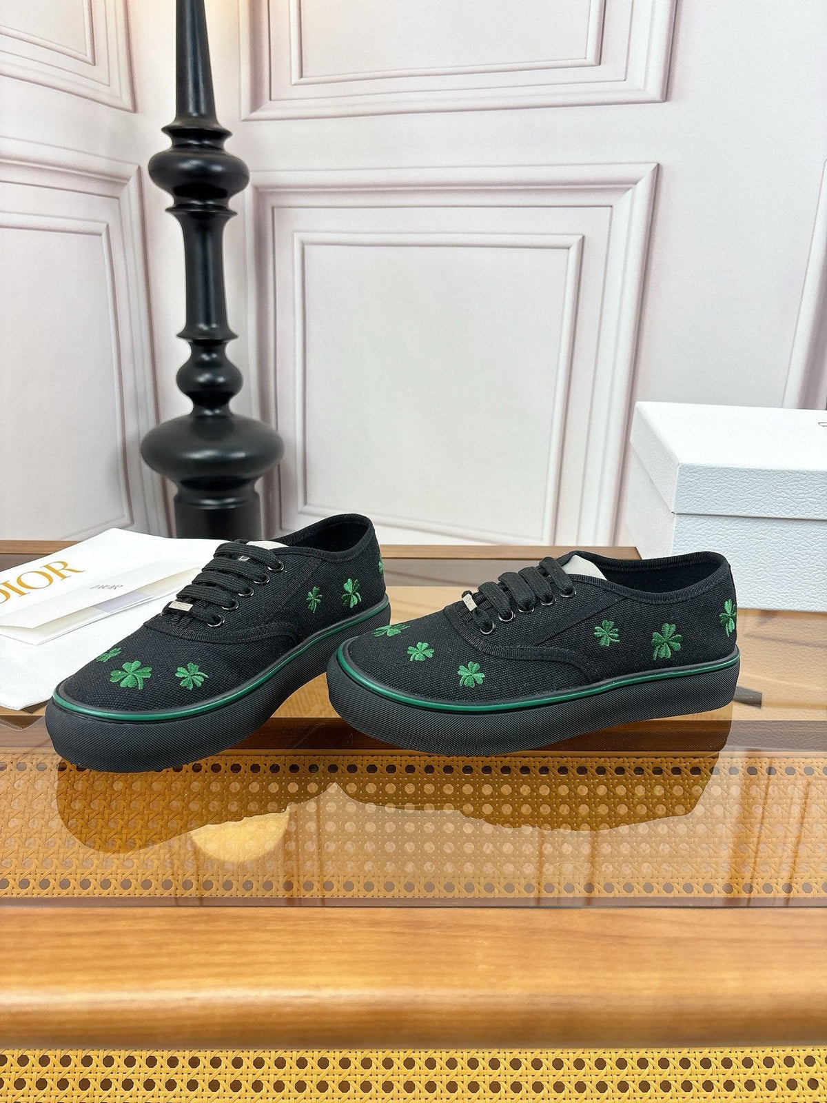 D-Sneakers