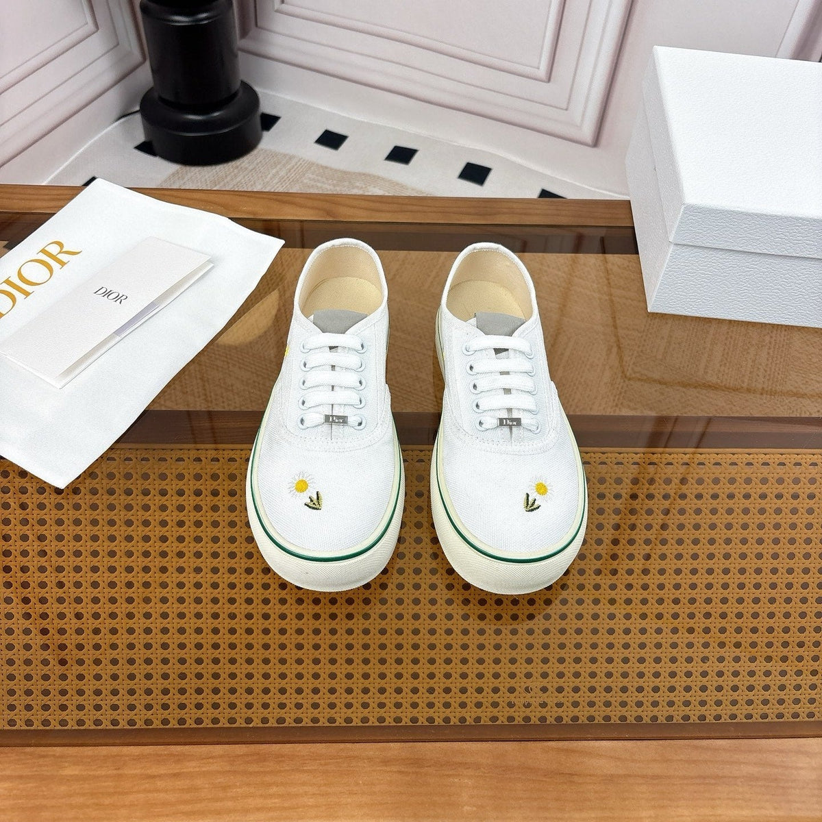 D-Sneakers