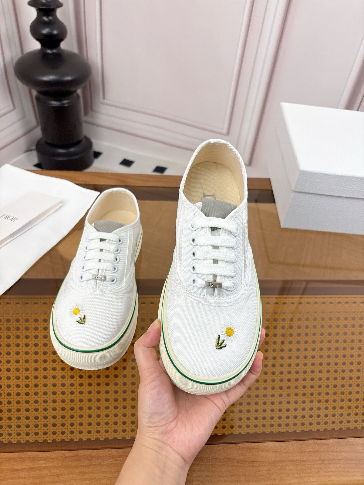 D-Sneakers