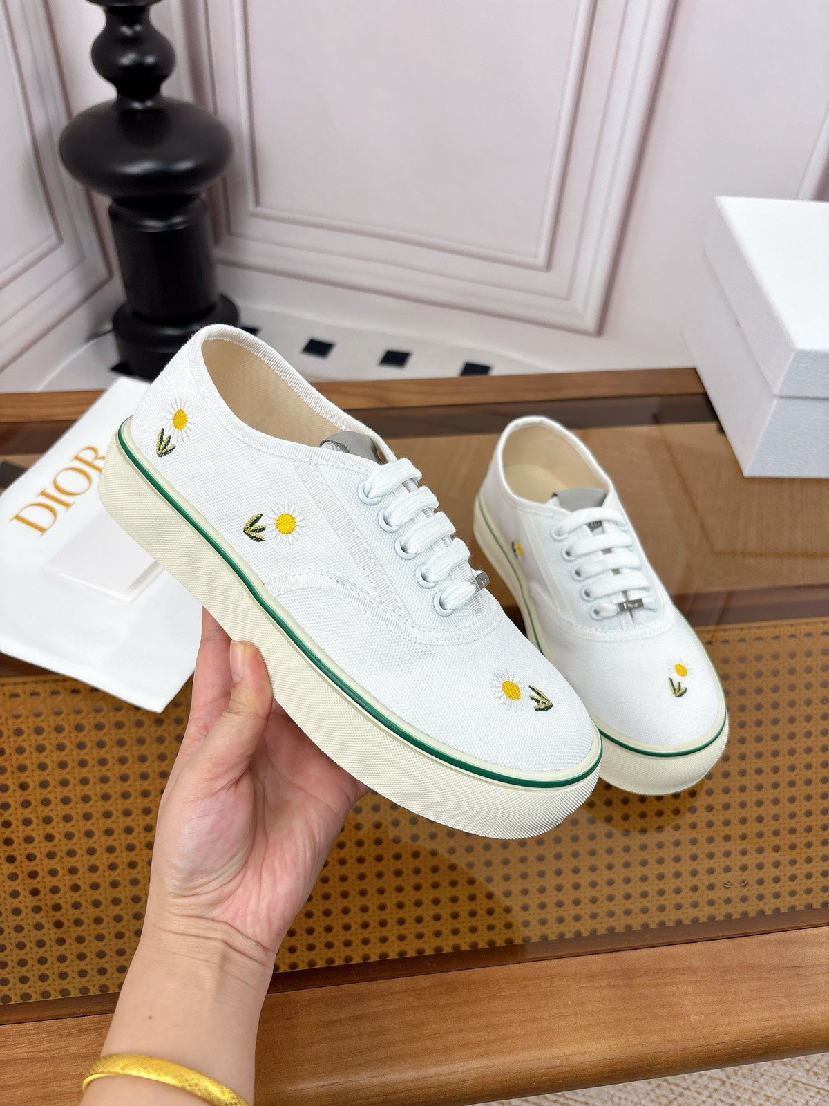 D-Sneakers