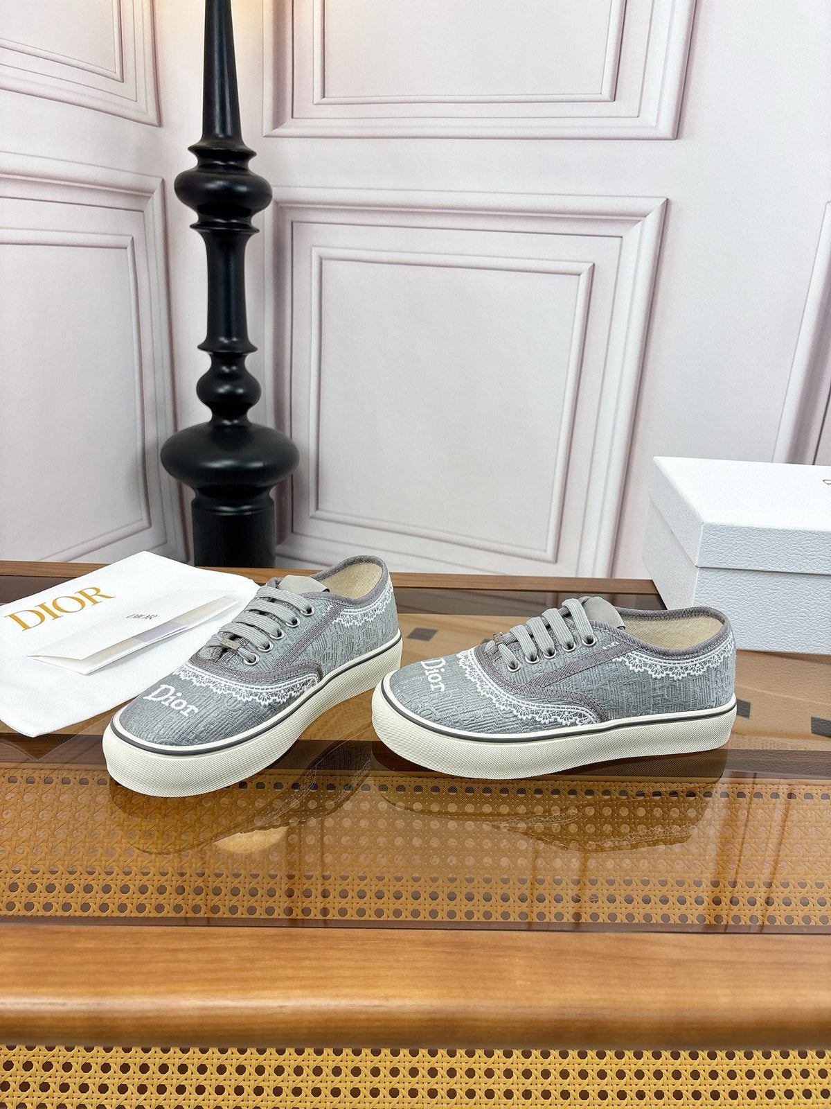 D-Sneakers