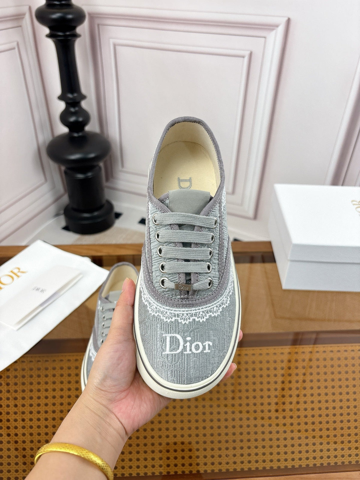 D-Sneakers