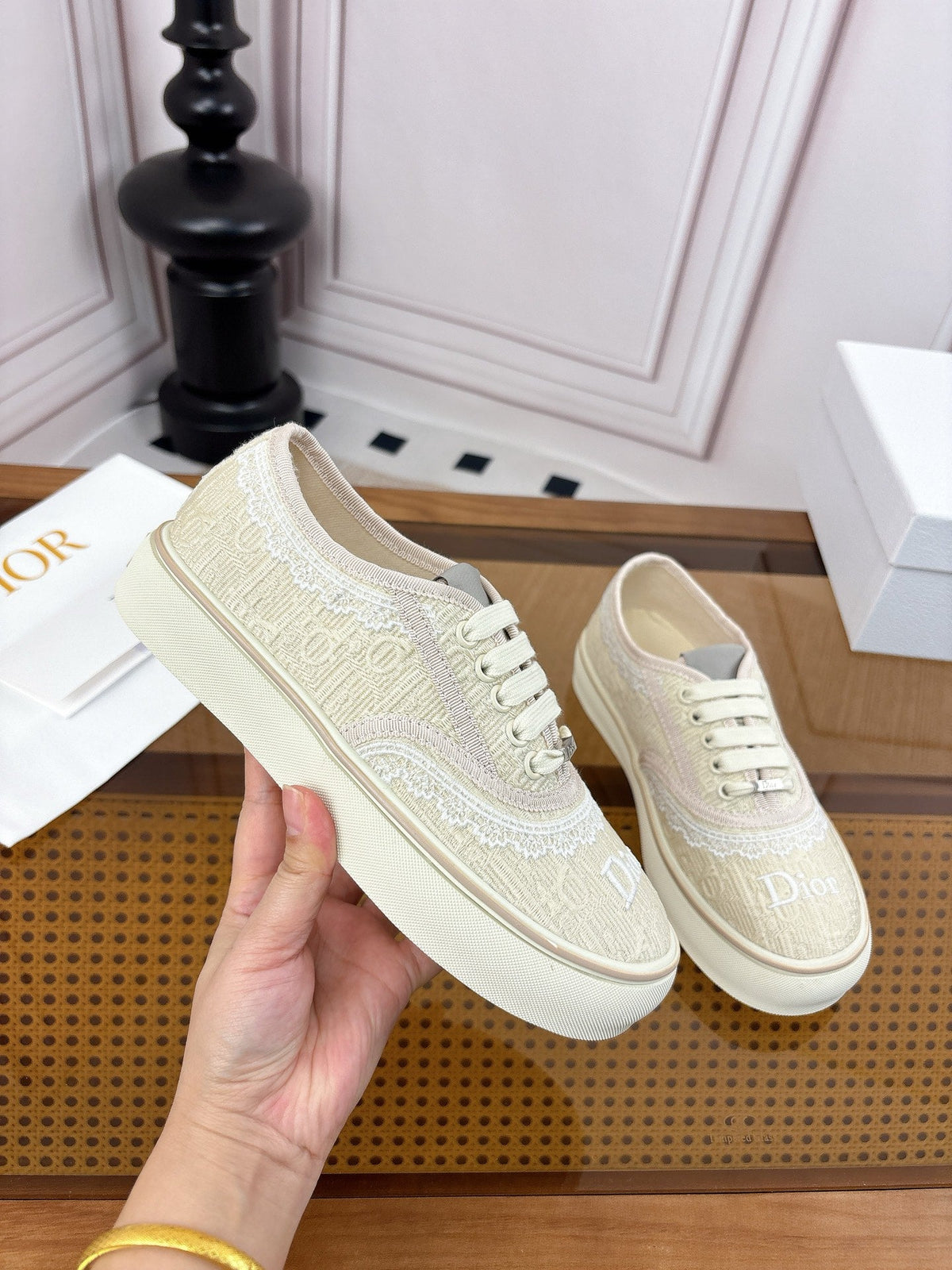 D-Sneakers