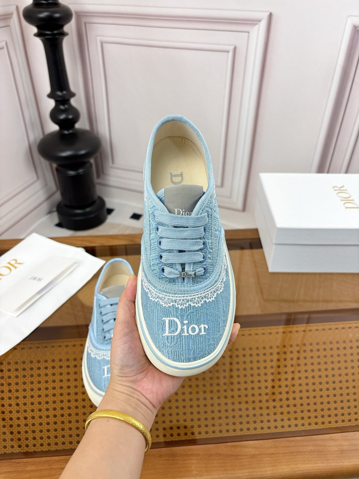 D-Sneakers